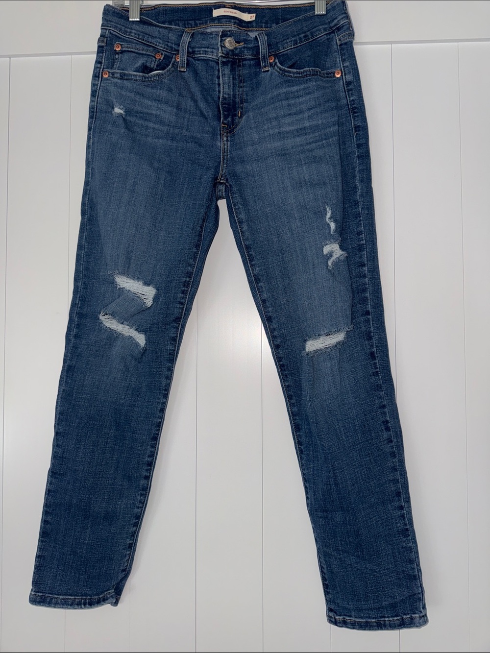 Levi's Boyfriend Jeans in Dark Blue with Distressed Knees